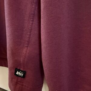 REI Small Men's Maroon Red Heather Sweatshirt